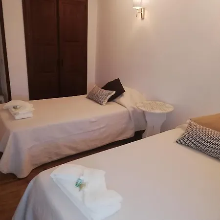 Historic Village Near Serra Da Estrela Cabeça Bed and breakfast *